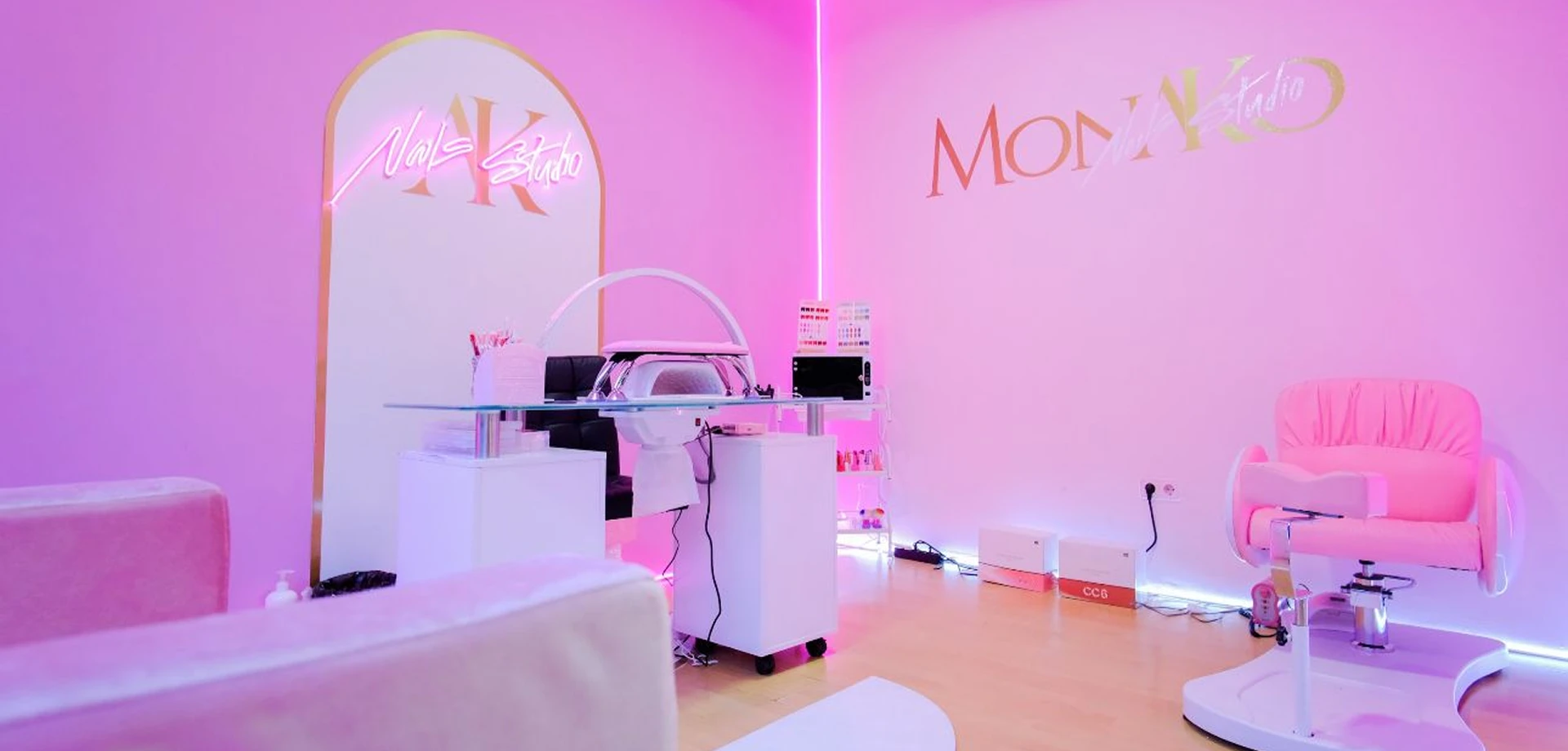 Monako Nails Studio — Nail art en Torrefiel, Valencia